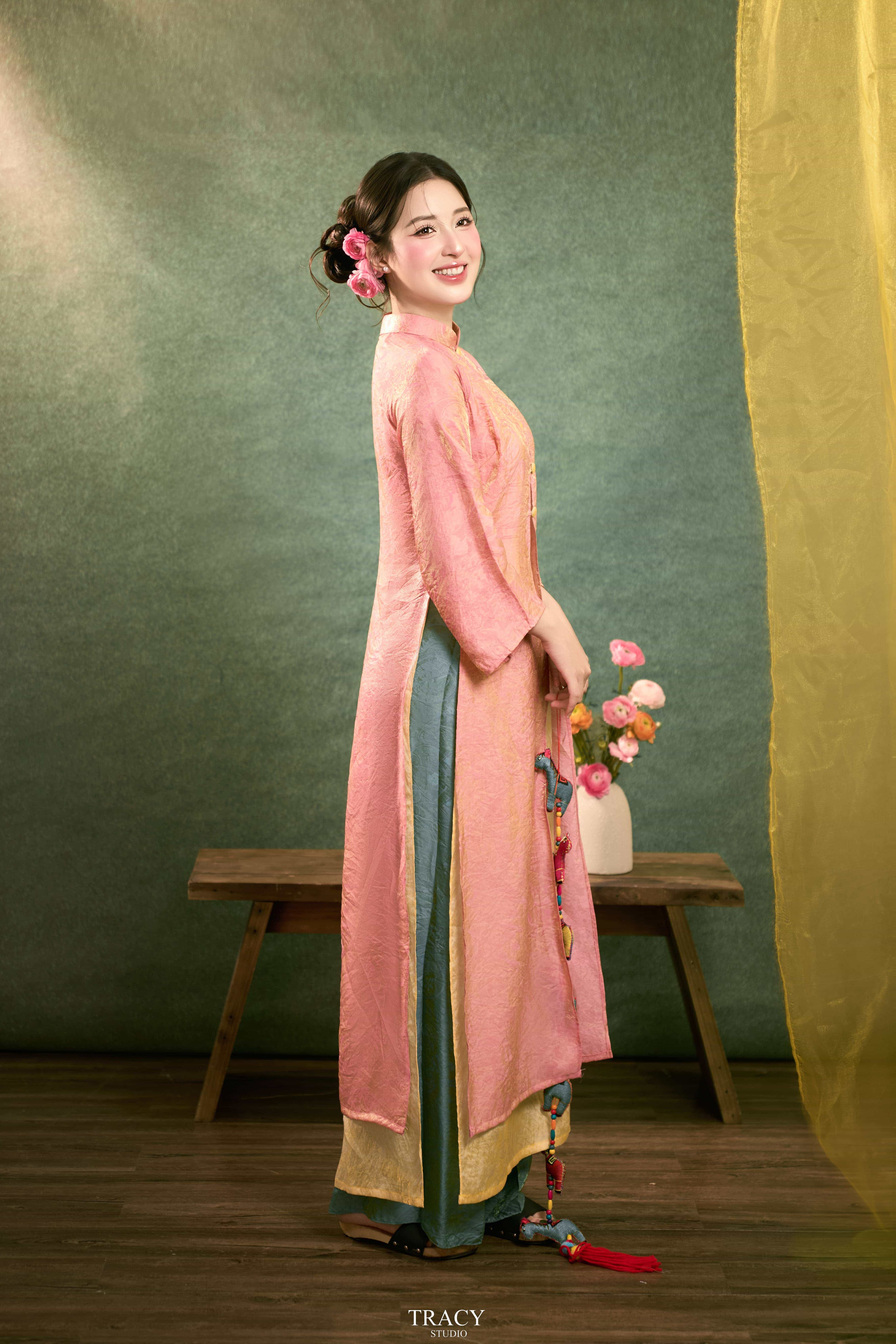 frontend/img/gallery/tinh-khoi-ao-dai-viet/tracy-studio-chup-concept-tet-diep-hong (4).jpg